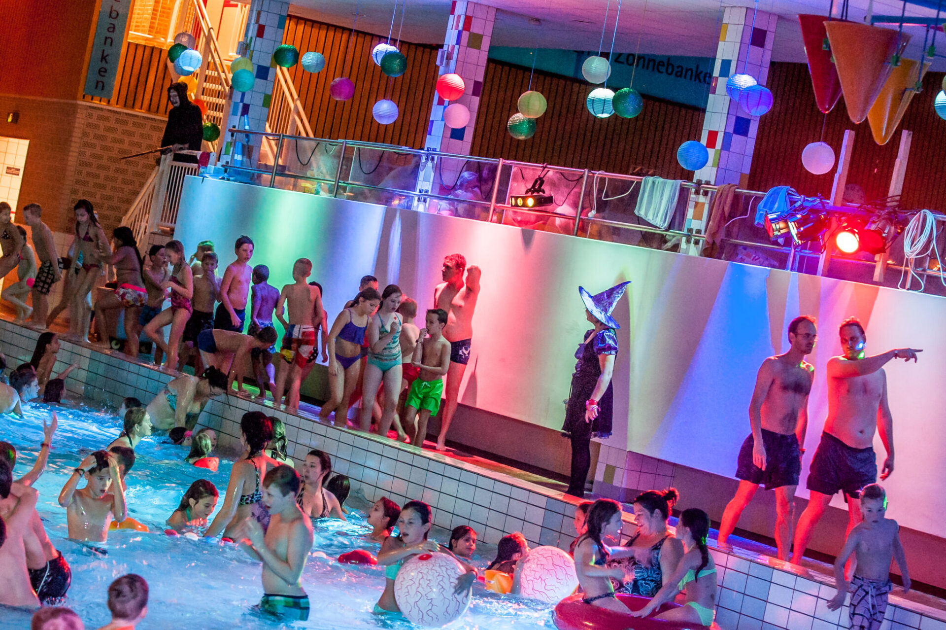 Zwembad Hoornse Vaart start nieuw discoseizoen