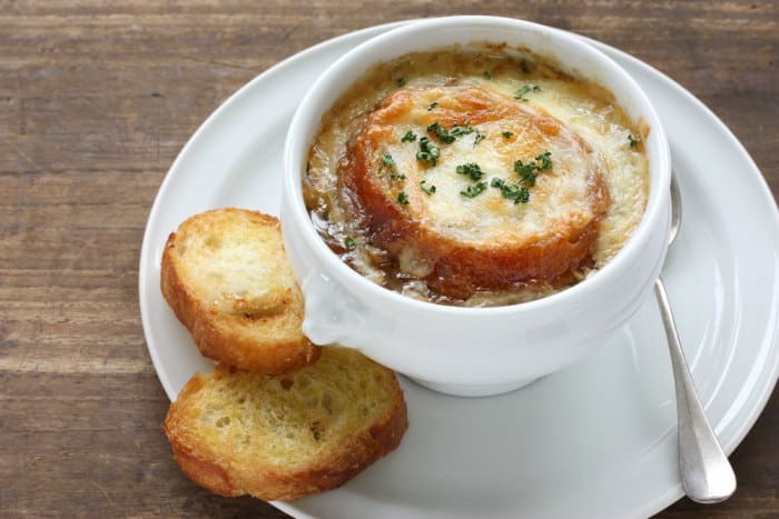 Franse uiensoep met Gruyère