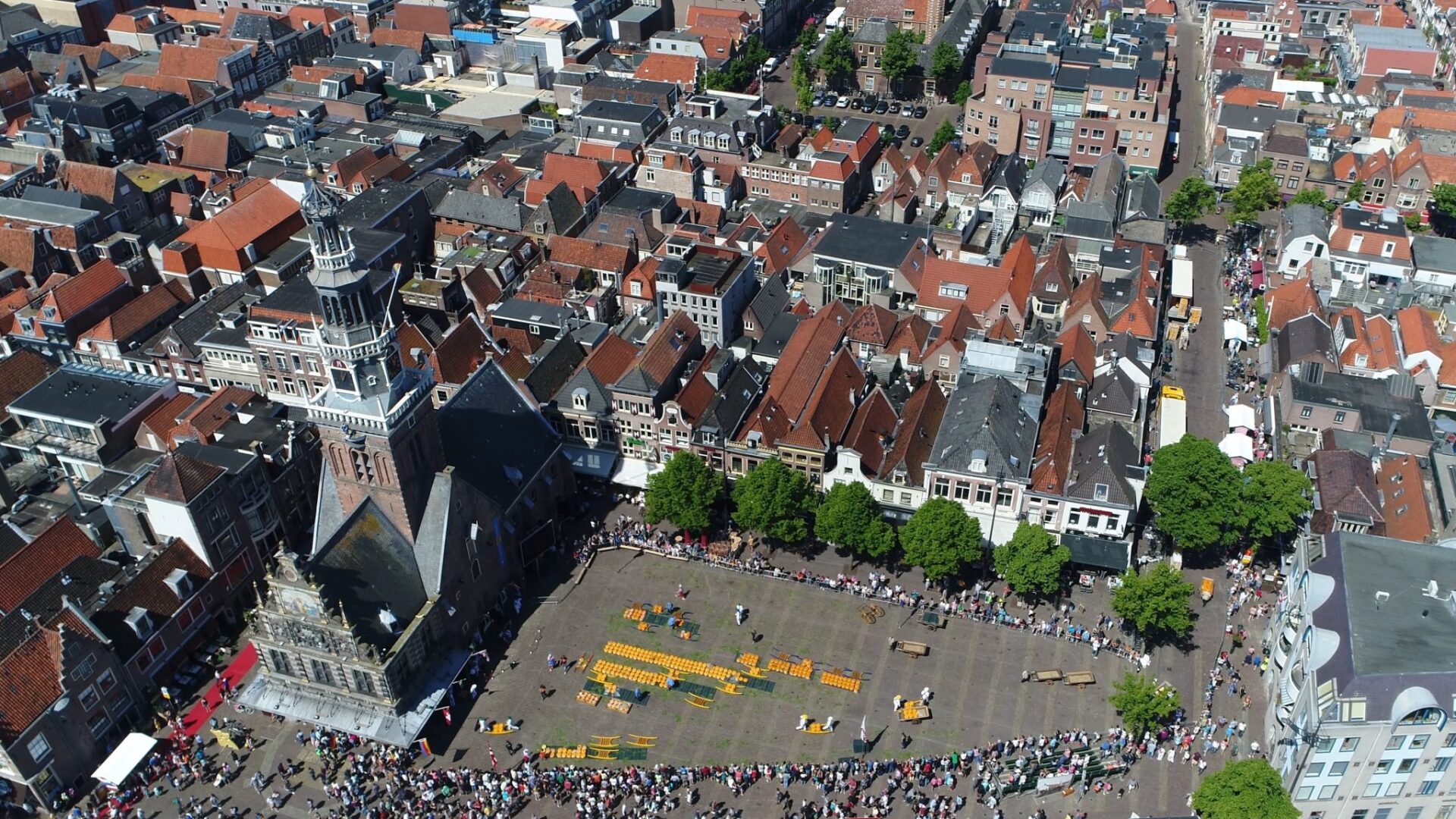 Opening kaasmarkt in teken van 10e editie Alkmaars Bluesweekend