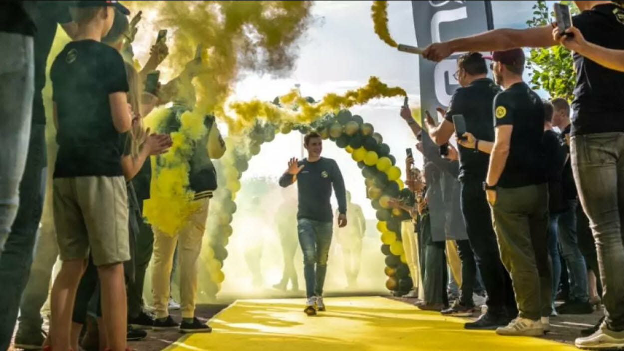 Tourwinnaar Vingegaard feestelijk onthaald in Alkmaar