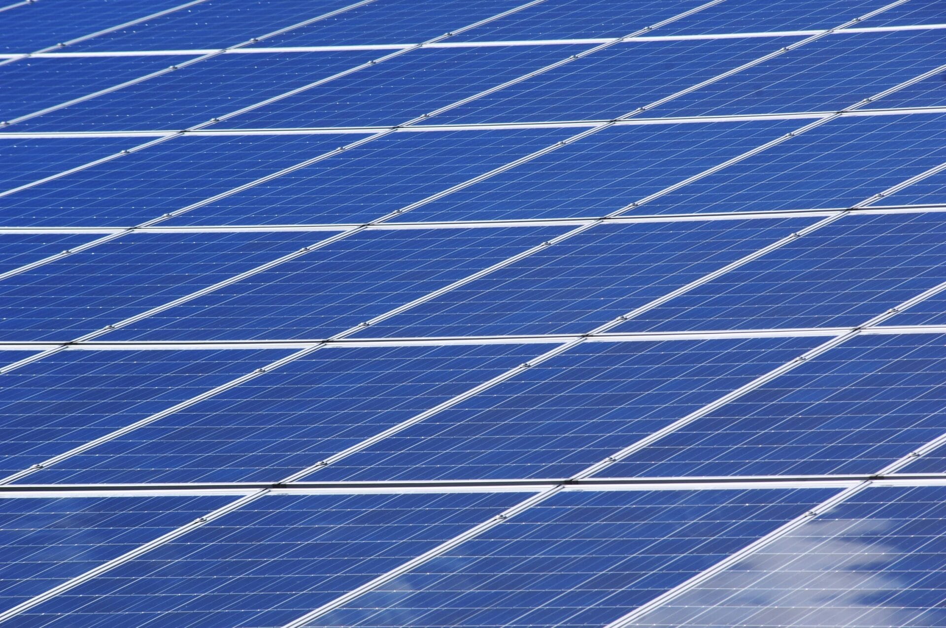 Zonnepanelen bij rotonde Kooimeer