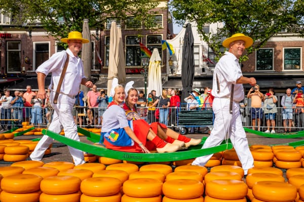 Intronisatie nieuwe leden Ere-gilde Noordhollandse Kaas