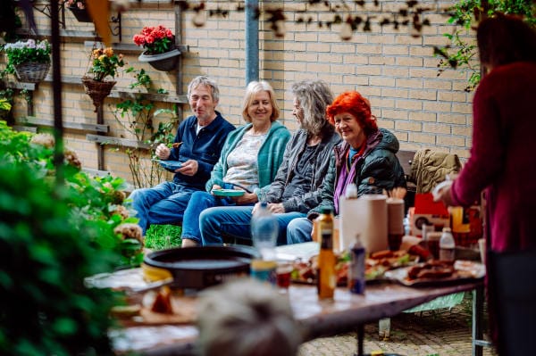 Buurtbankjes in Alkmaar tegen eenzaamheid