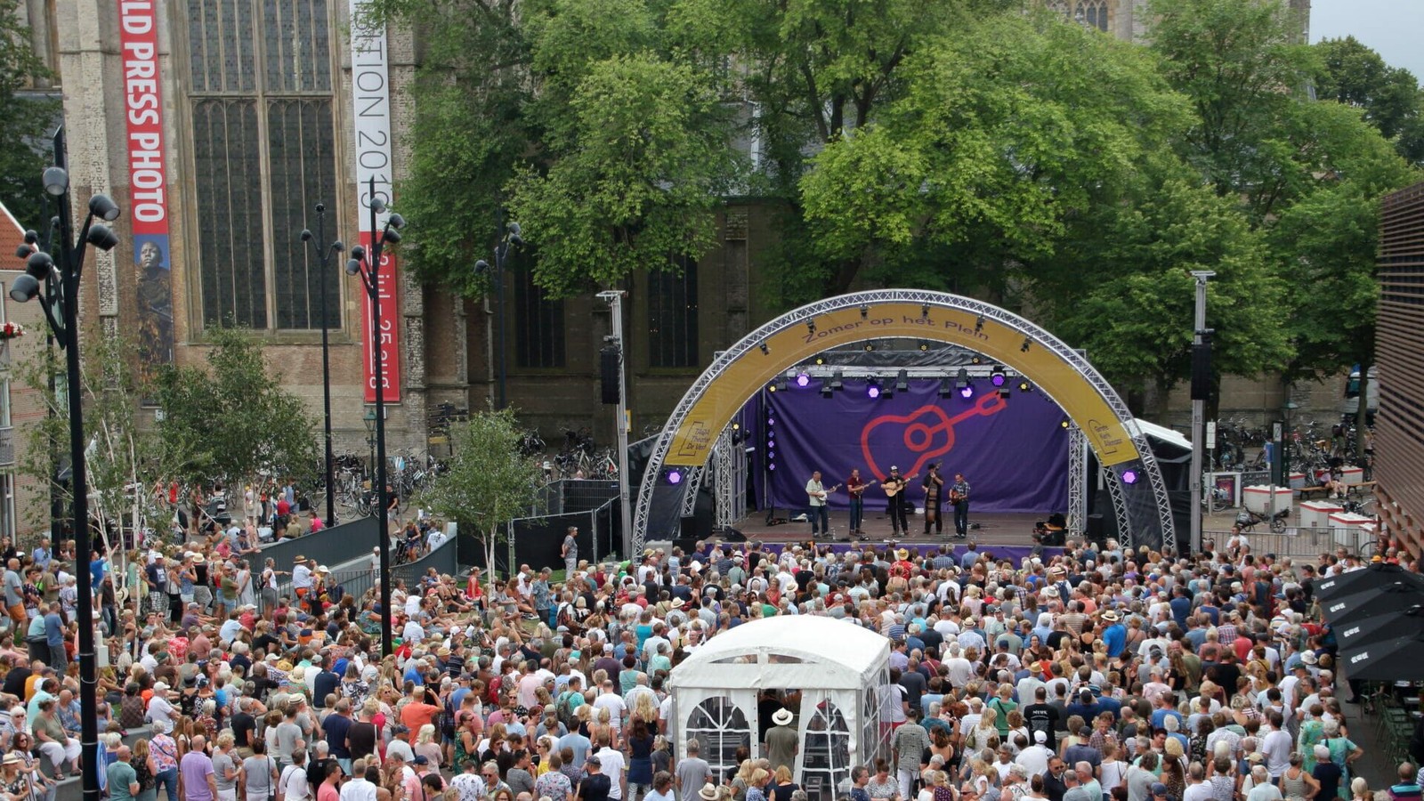 h4-zomer-op-het-plein-1.jpg