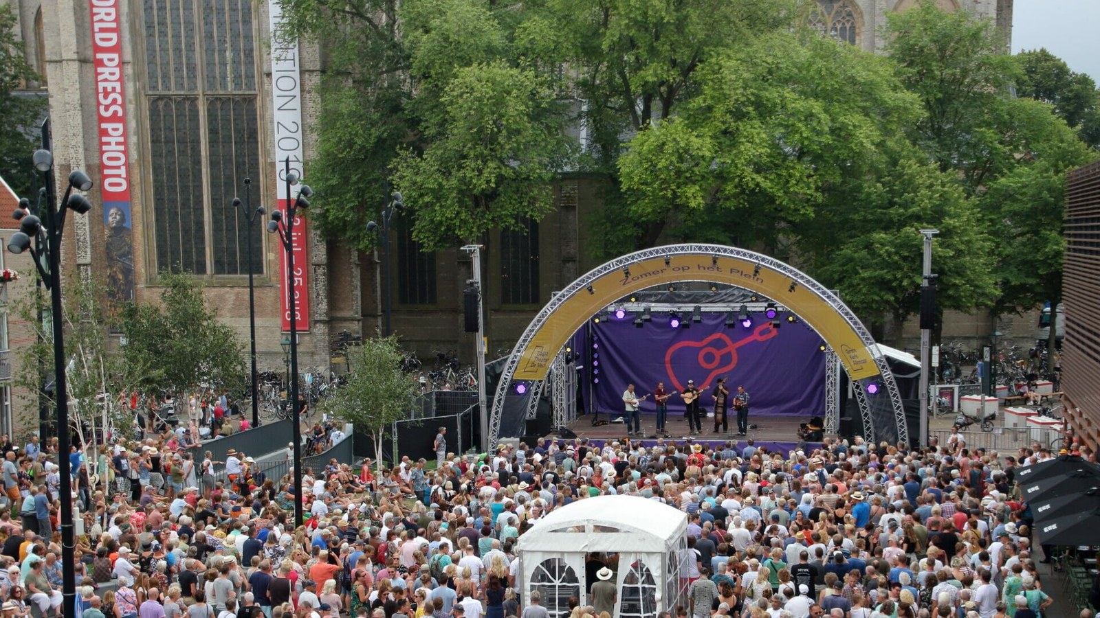 h4-zomer-op-het-plein-1.jpg