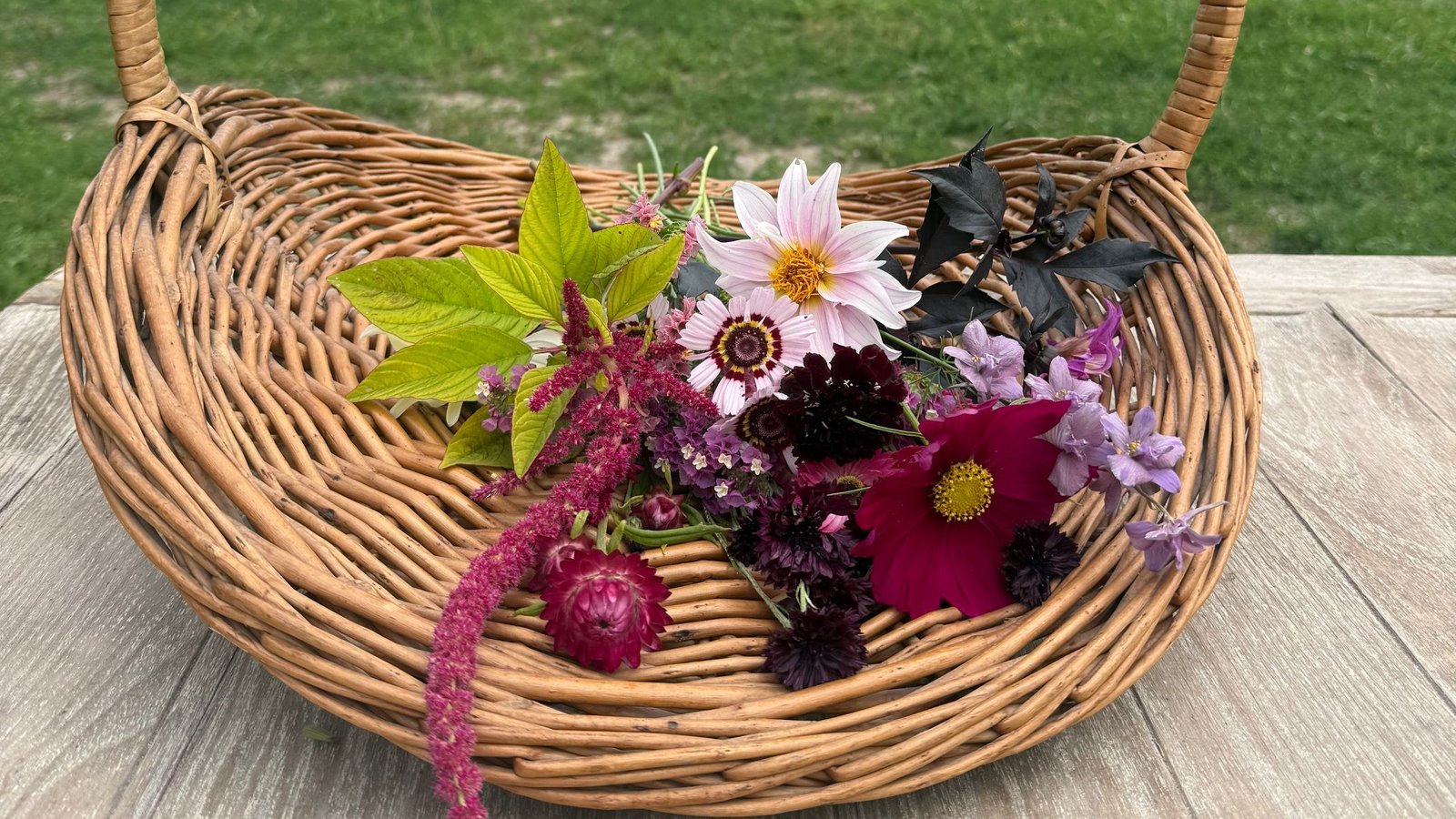 Iedere plukker kiest zijn eigen bloemen.jpeg