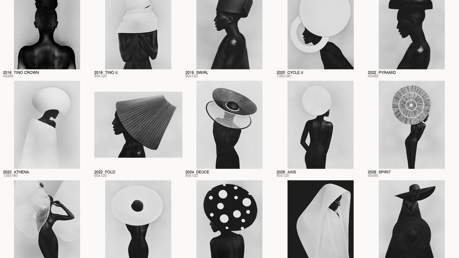 Raster van vijftien zwart-witfoto's van vrouwen met verschillende witte en zwarte sculpturaal gevormd objekten op het hoofd