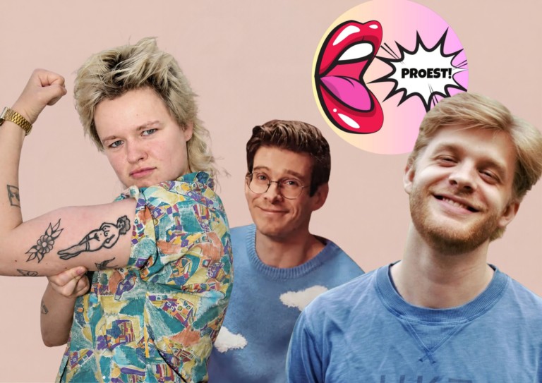 Drie mannen poseren voor een roze achtergrond. De man links draagt een kleurig hemd en toont een tattoo op zijn arm. De man in het midden dr